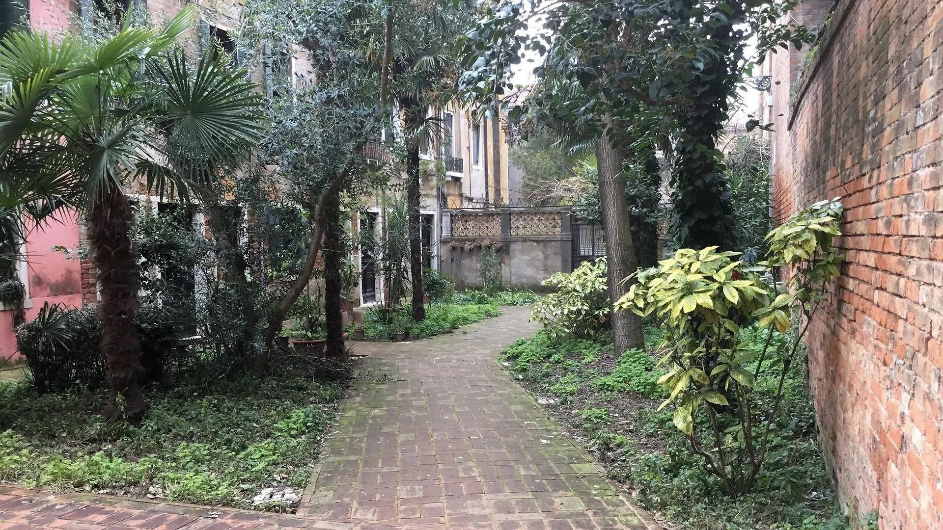 Venice Cae Dea Lana location